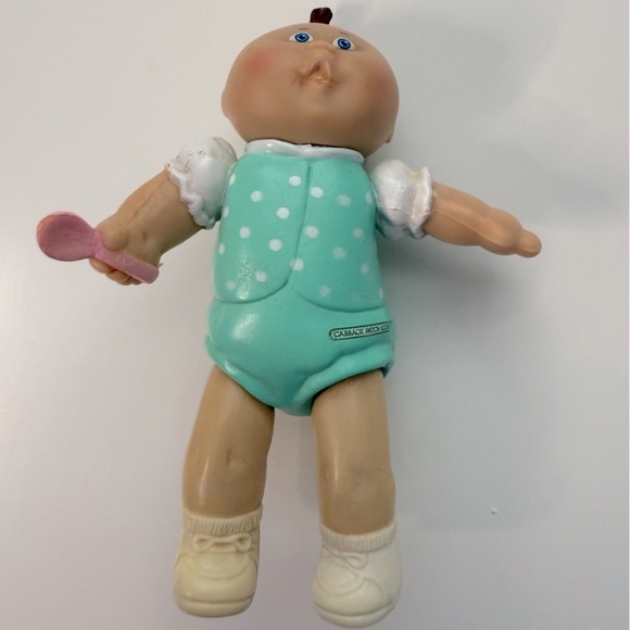 3 3/4โ Cabbage Patch Kid Figure PVC 3 3/4"Poseable Green outfit with Pink Spoon - Picture 3 of 8